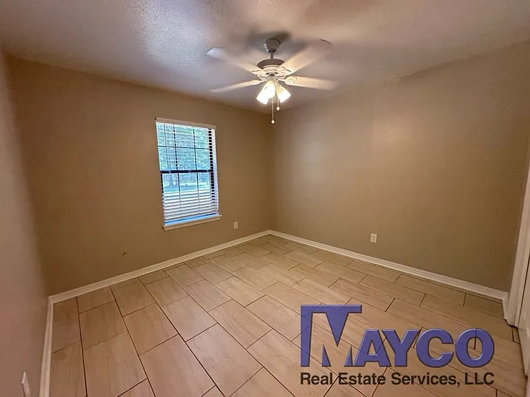 Grand Oaks Apartment Homes — Photo 23