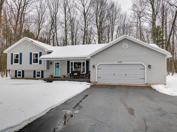 5175 Marks Ln, Traverse City, MI 49684