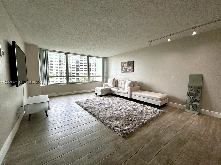 1500 Bay Rd #558S — Photo 2