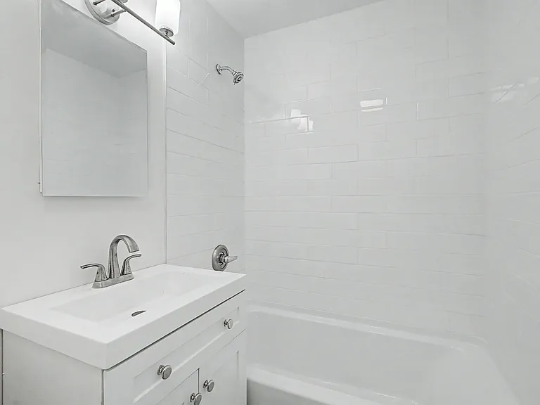 21A3B Spring St #B3 — Photo 17