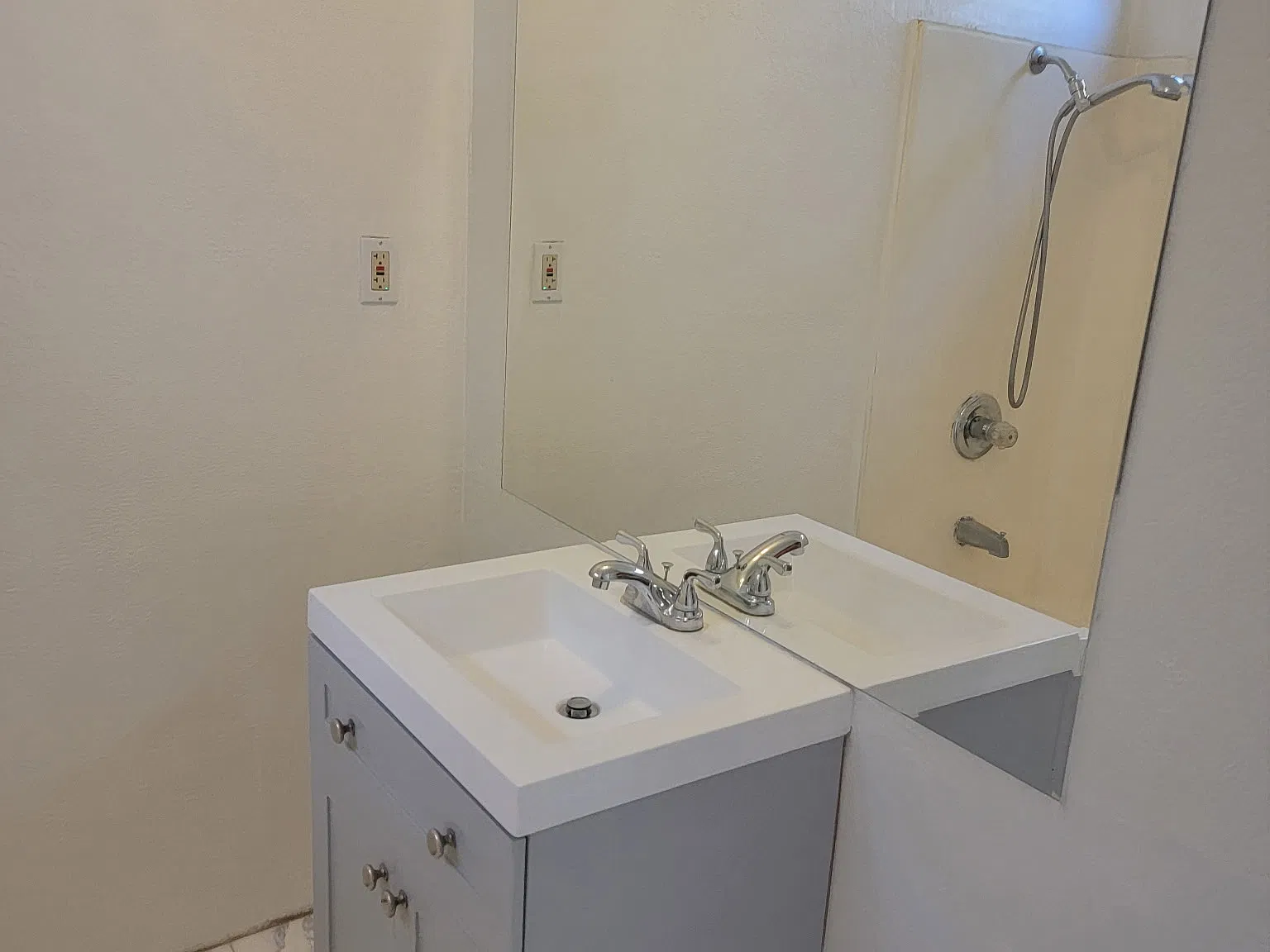 2 bed, 800 sqft, $2,250 — Photo 2