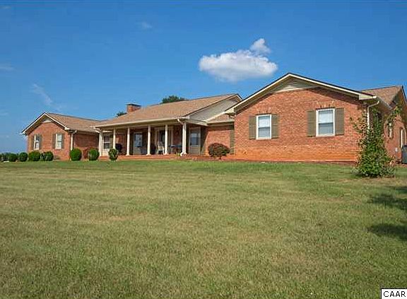 5th image of 201 Hilltop Farm Ln #B