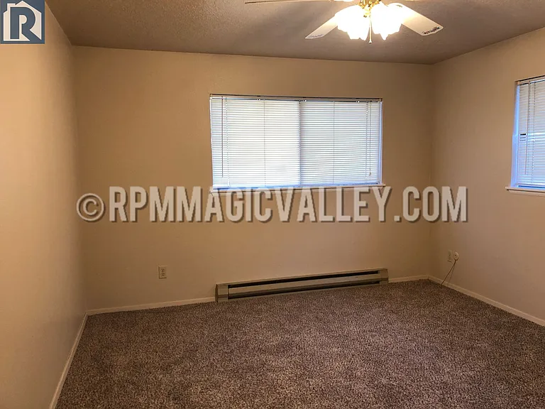 747 Meadows Dr #2 — Photo 30