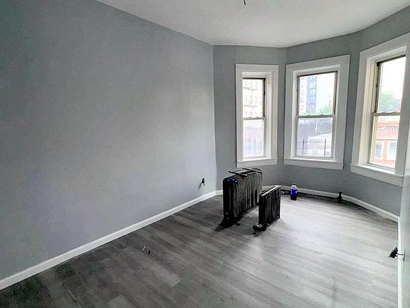 5th image of 2092 Ryer Ave Floor 1