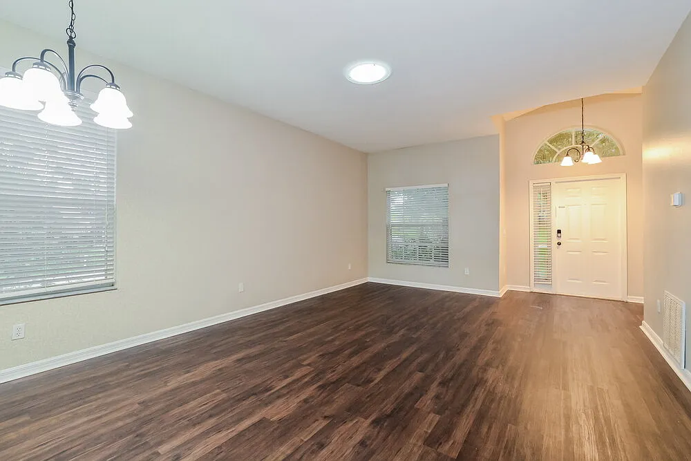 3 bed, 2.0 bath, 1905 sqft, $2,315 — Photo 4