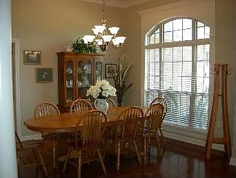 4th image of 105 Summerview Dr
