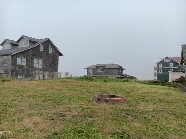 213 NW Cliff St, Newport, OR 97365