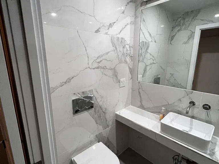 216 E 5th St #2 — Photo 6