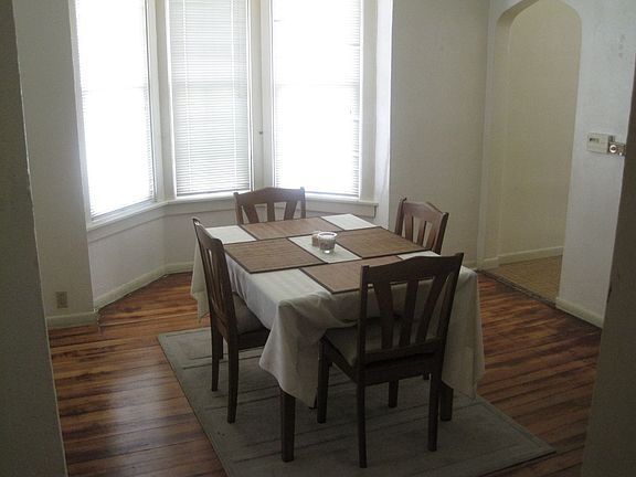 Dining Room 913