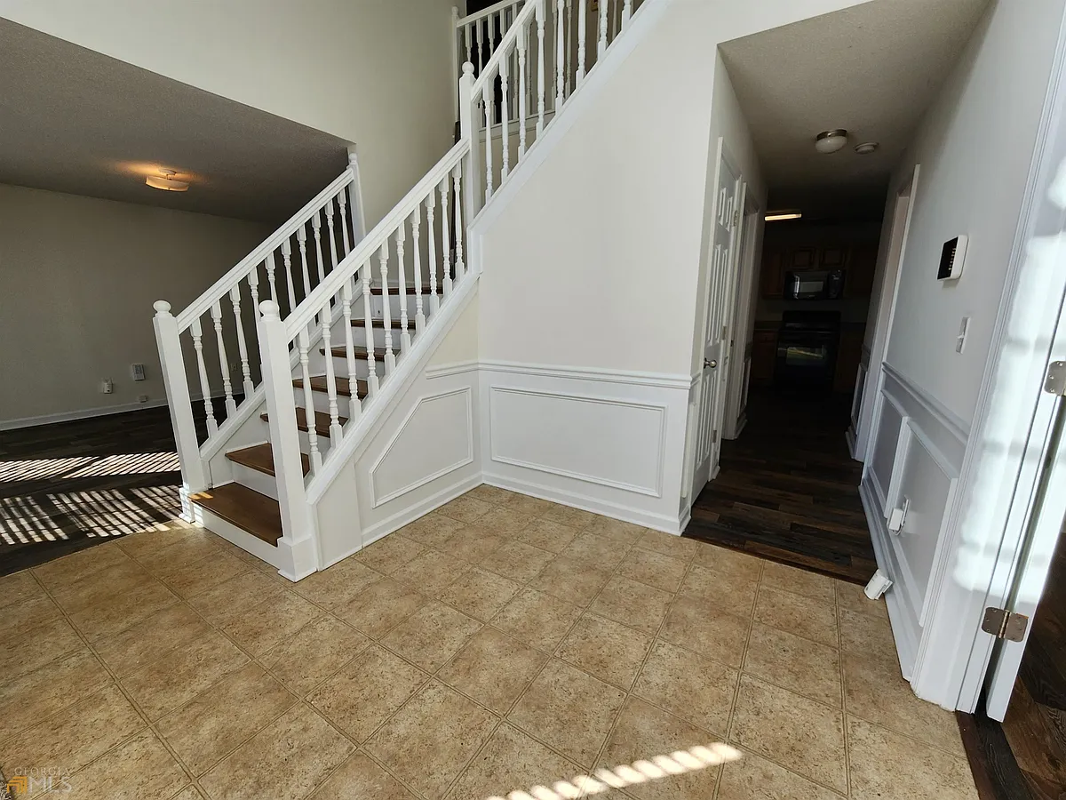 Building Photo - 7130 Cavender Dr S