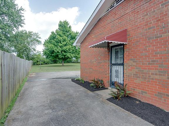 4th image of 3130 Larkspur Dr