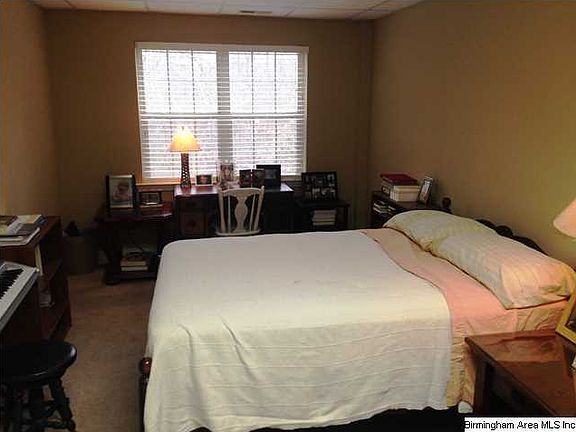 Bonus rm w/ walk in closet  