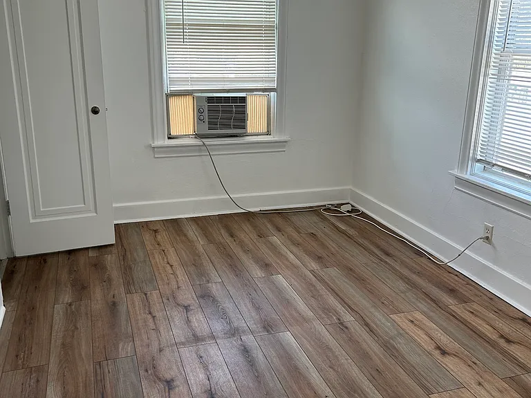 1037 1/2 12th St N #1/2 — Photo 11