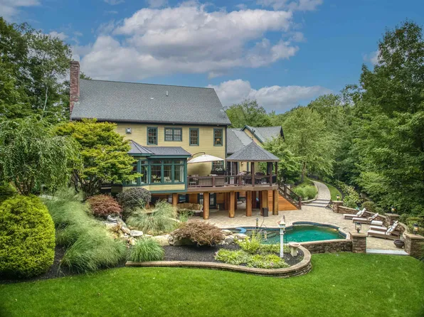 22 CHURCH Road, Bedford, NH 03110-5424