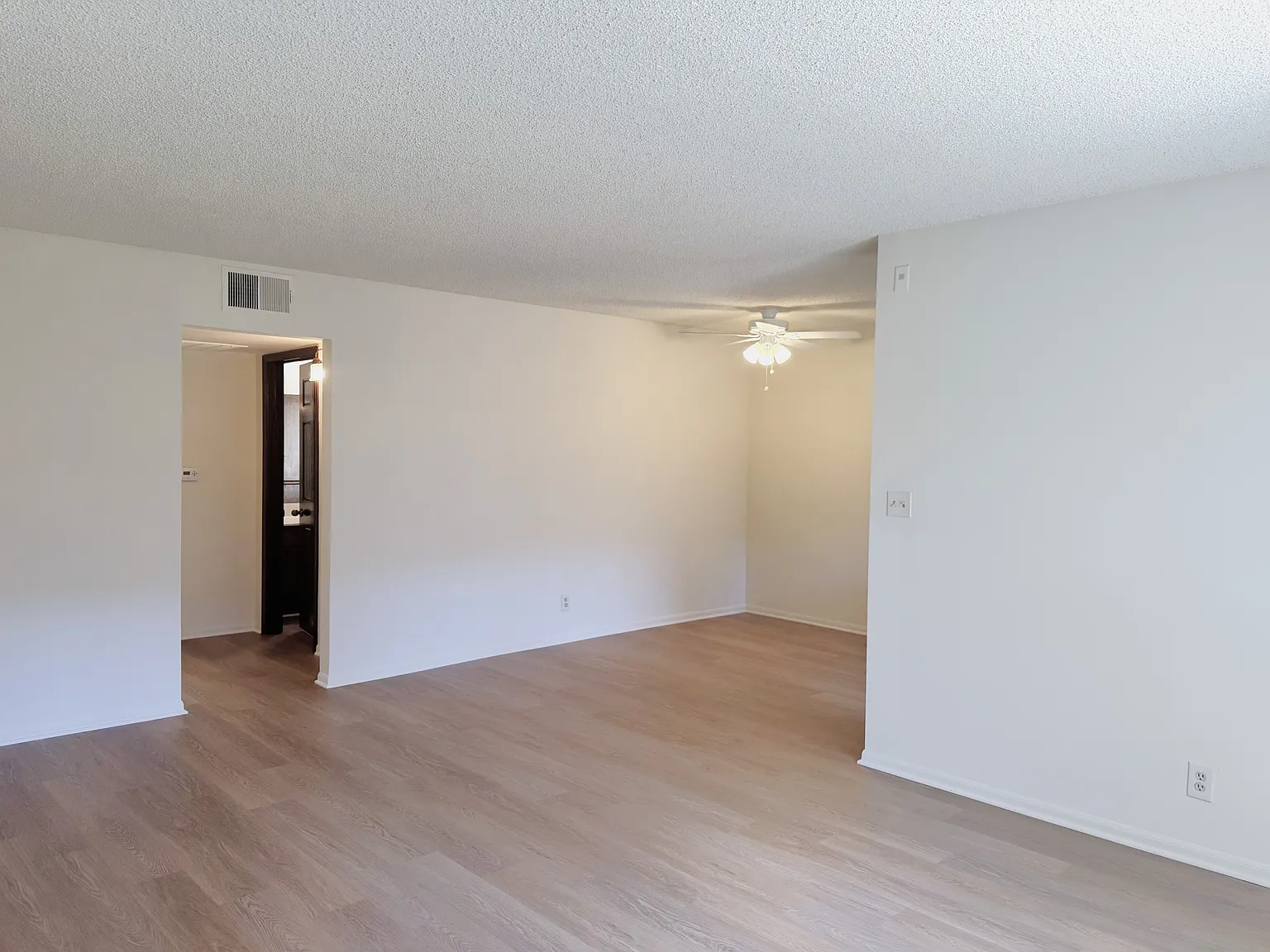 2 bed, 950 sqft, $2,400 — Photo 4