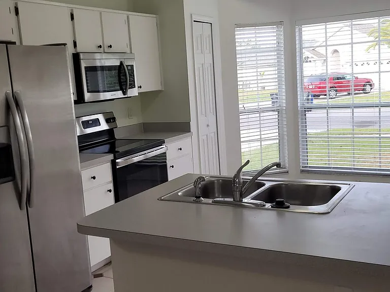2120 Justin Ave — Photo 4