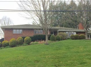 2210 Country Club Dr, Pittsburgh, PA