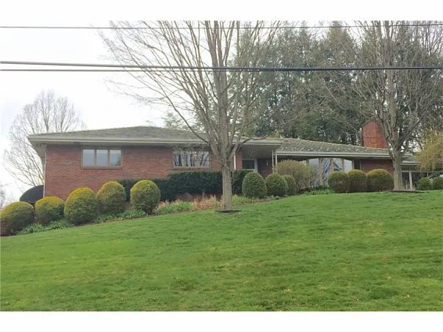 2210 Country Club Dr photo 1