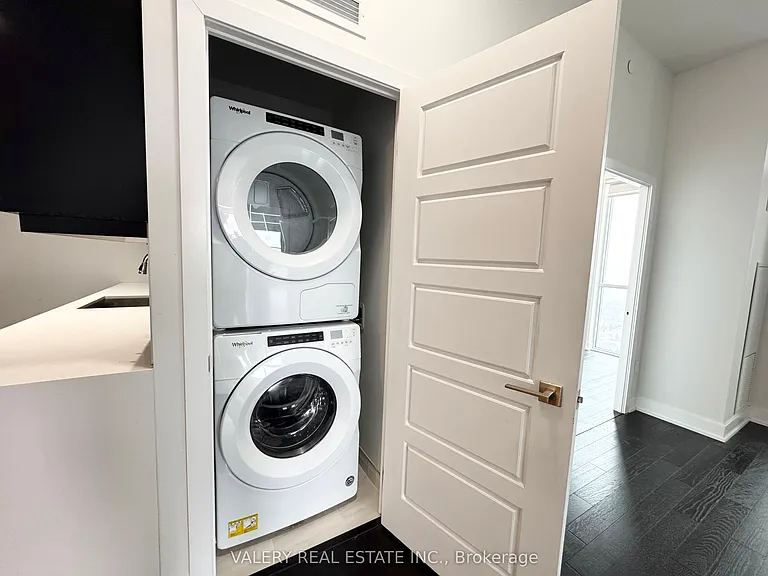 4085 Parkside Village Dr #NLPH1 — Photo 17