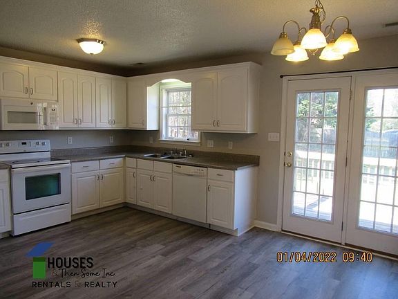 5th image of 104 Vista Hill Dr