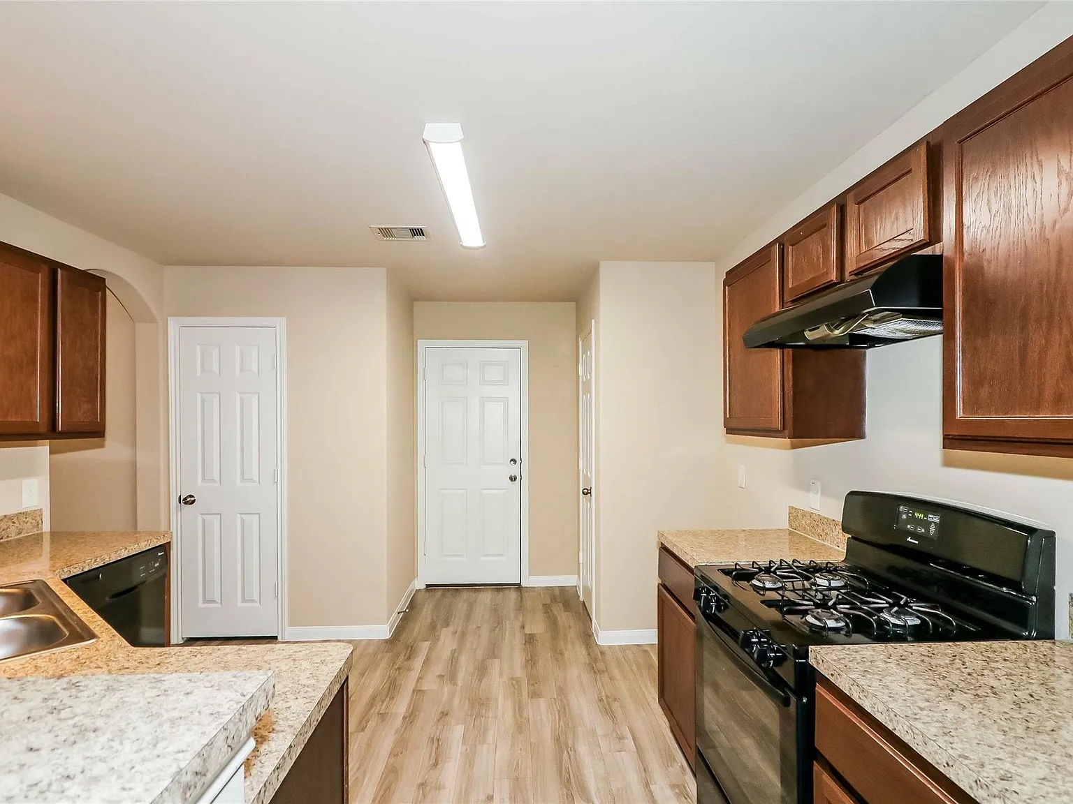 3 bed, 2.5 bath, 1777 sqft, $1,995 — Photo 4