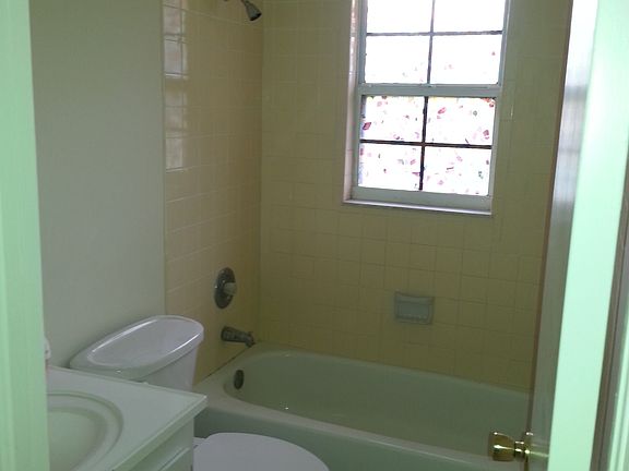 3rd image of 606 Roosevelt Ave