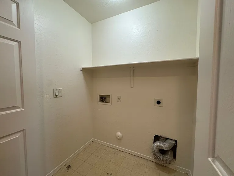 1225 W Darrel Rd — Photo 30