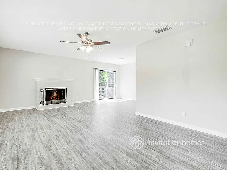 2459 Mercer Cir S — Photo 9