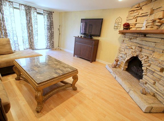 4th image of 816 Hyannis Ct.