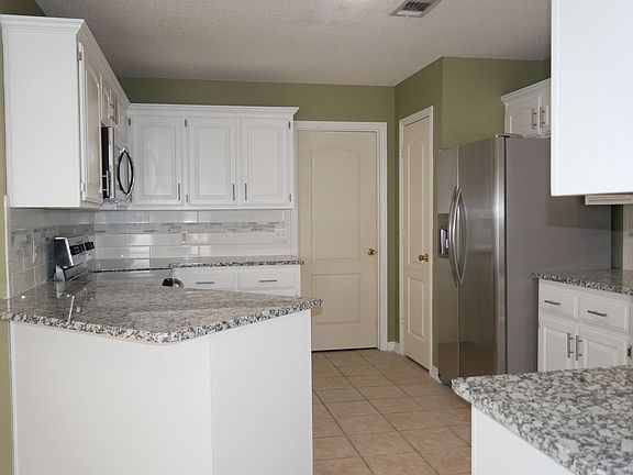 5th image of 9700 E Pointe Dr