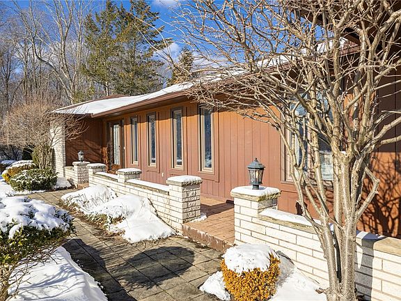 3rd image of 307 Marblehead Dr