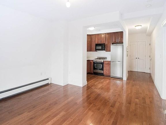 5th image of 2525 Newtown Ave APT 6D