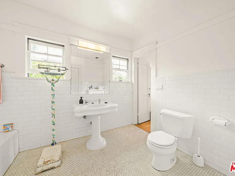 801 N Rodeo Dr — Photo 31