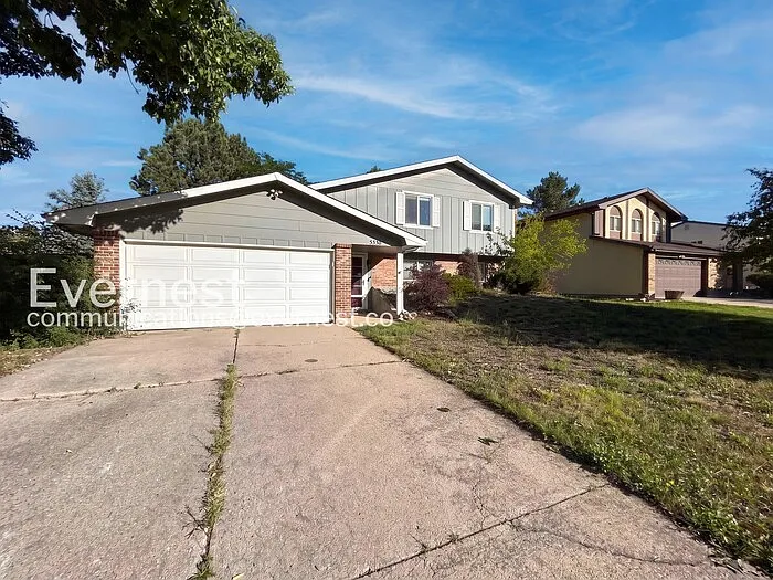 3 bed, 2.5 bath, 1653 sqft, $2,300 — Photo 2