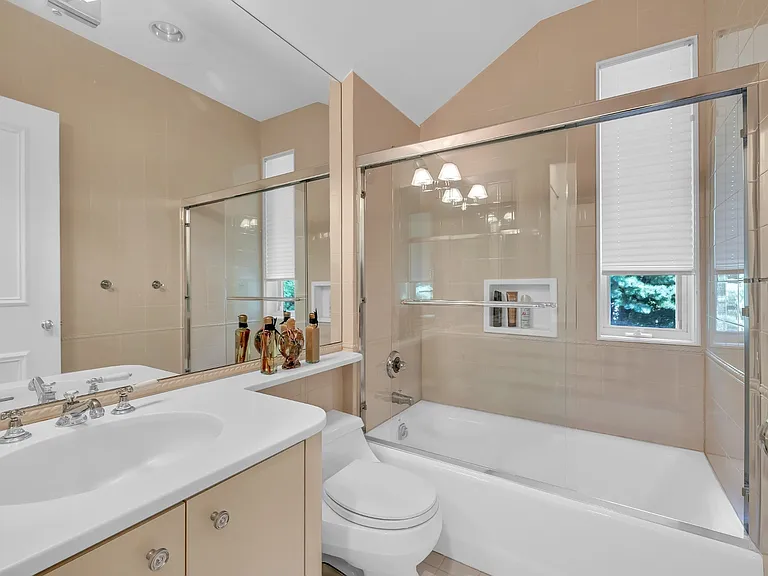 5 Coachmans Ct — Photo 23