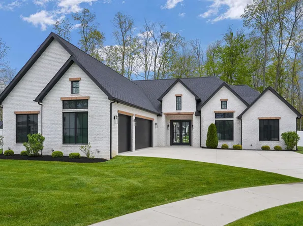 120 Anmer Hall, Fort Wayne, IN 46845