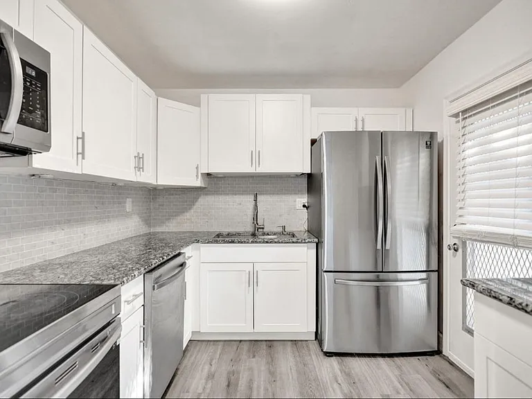 300 Waterway Dr S #205 — Photo 2
