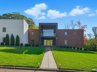 55 Oxford Dr, Tenafly, NJ 07670