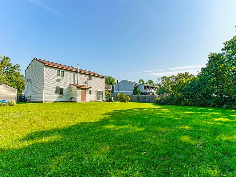 44 Suncrest Dr #2 — Photo 4
