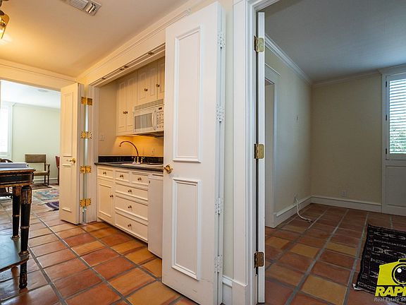 4th image of 800 W Avenue D #2SE