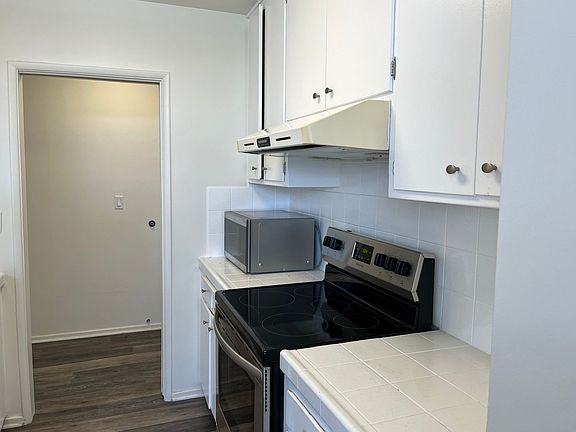 4th image of 11942 Darlington Ave #7