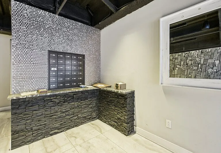 1232 N Front St #4B — Photo 2