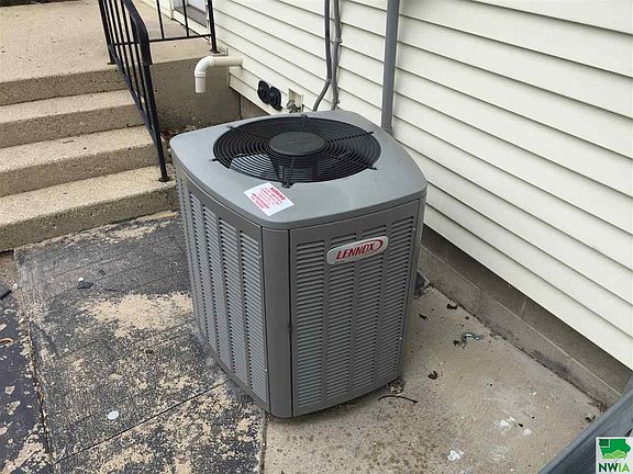 3rd image of 629 Saratoga Ave