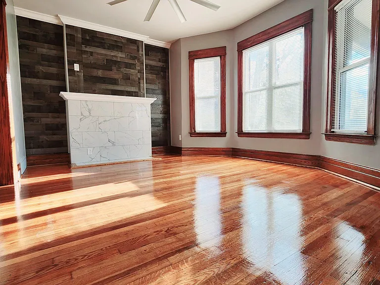 2256 Montclair St — Photo 3