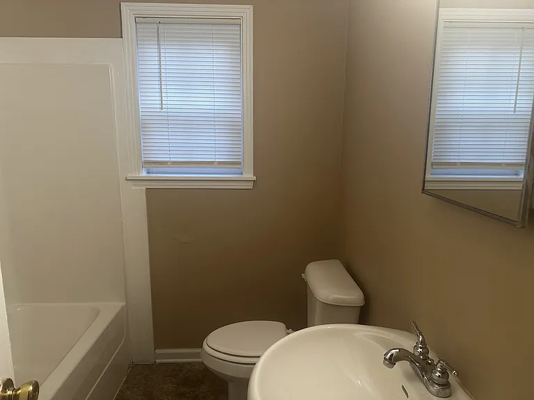 1154 Westmoreland St — Photo 6