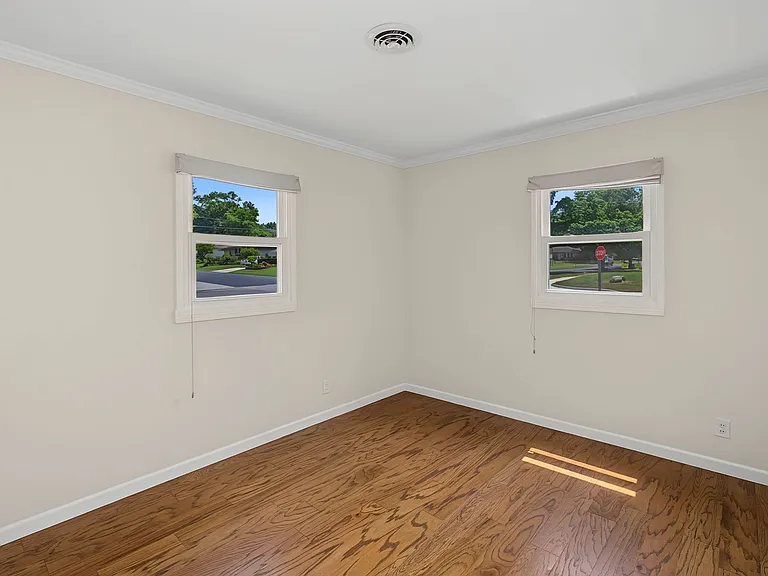 1205 S Cottage Grove Ave — Photo 17