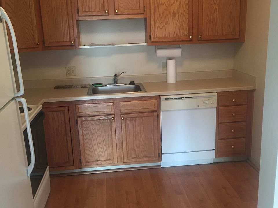 1st image of 10373 Glenway Dr APT 203