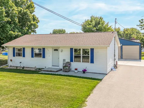 731 Pine St, Winneconne, WI 54986