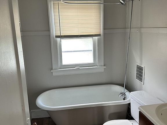 5th image of 10806 Fidelity Ave #2
