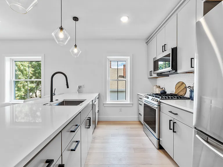 208 Spencer Ave #7 — Photo 14